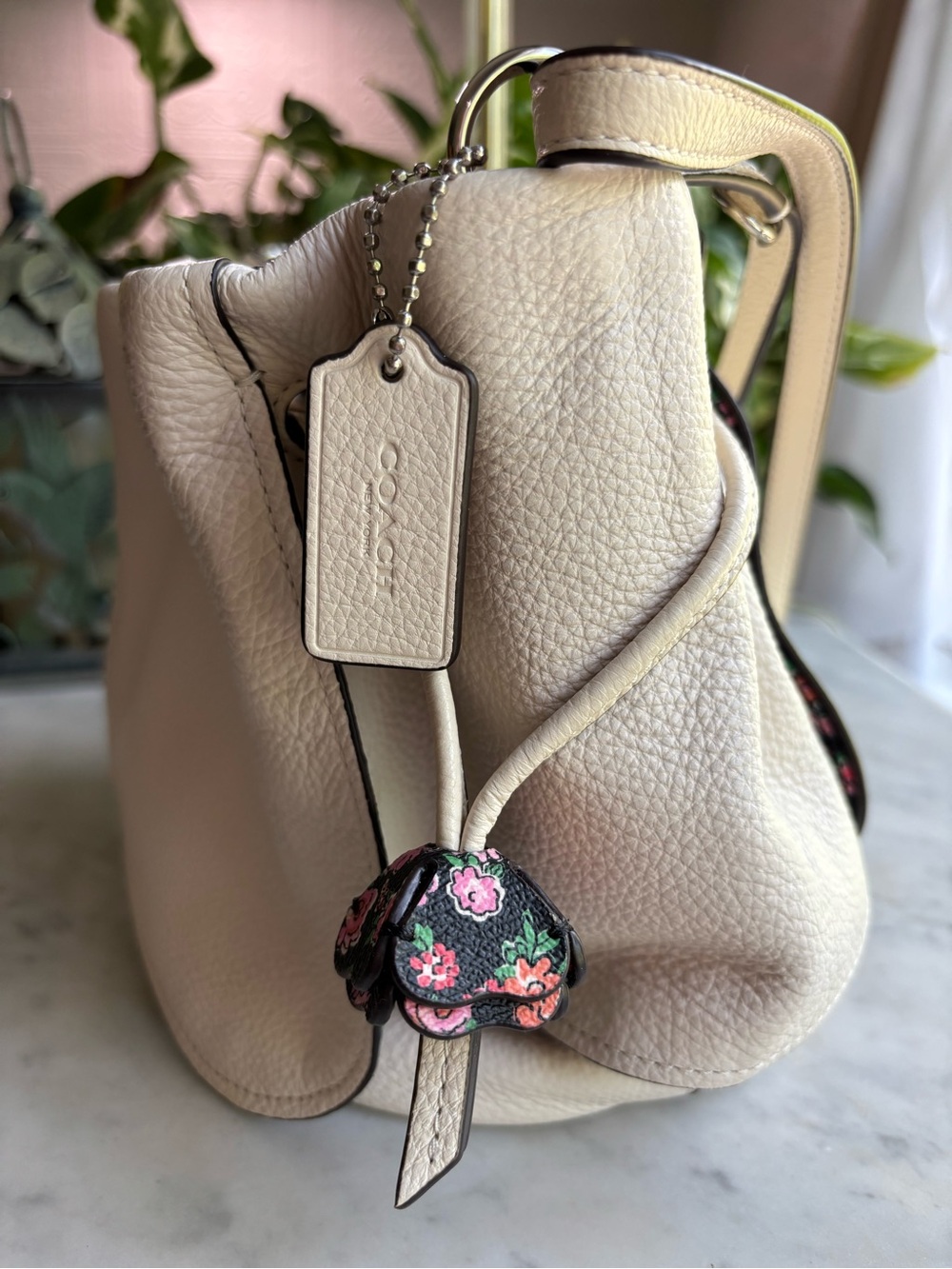 Coach White Pebbled Leather Drawstring Petal Shoulder Bag with Floral Tassels - Picture 4 of 12